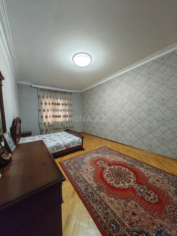 Satılır 12 otaqlı həyət evi 430 m²
