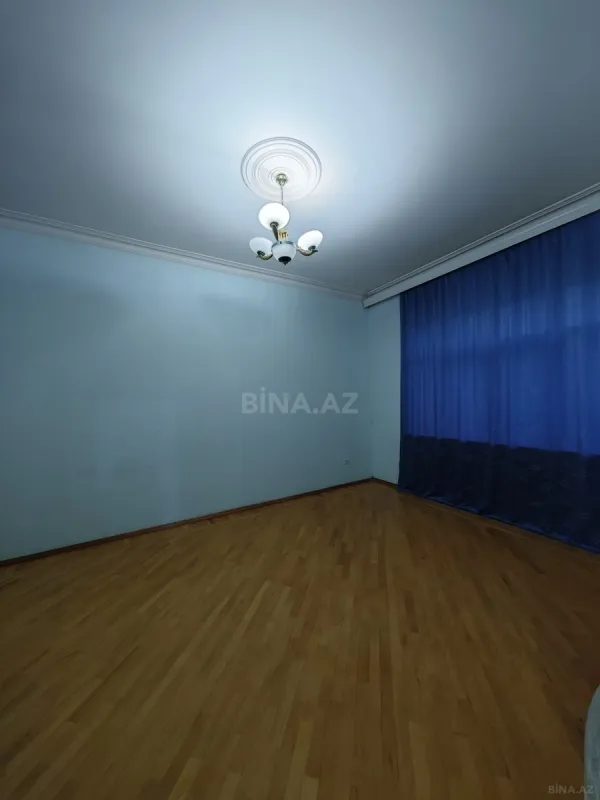 Satılır 12 otaqlı həyət evi 430 m²