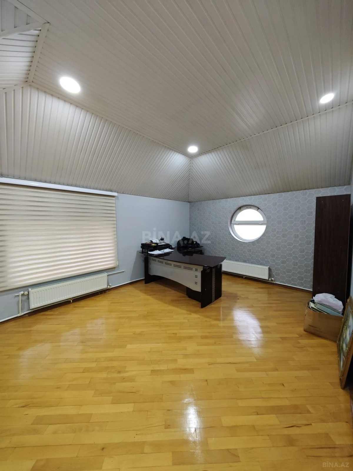 Satılır 12 otaqlı həyət evi 430 m²