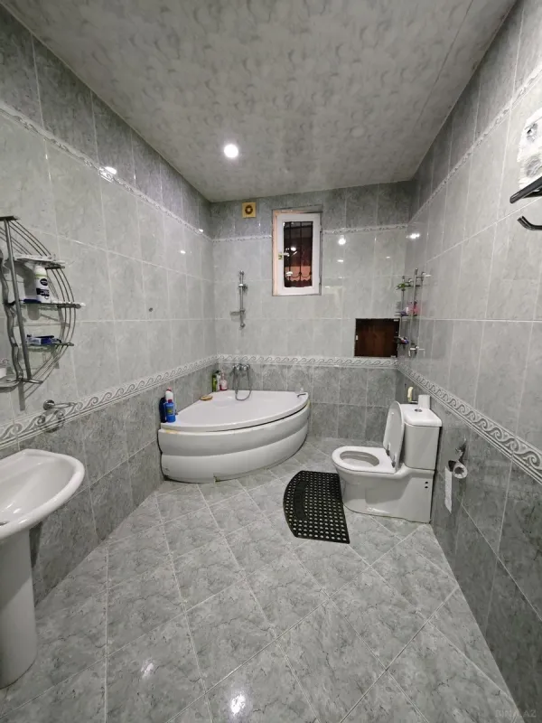 Satılır 12 otaqlı həyət evi 430 m²