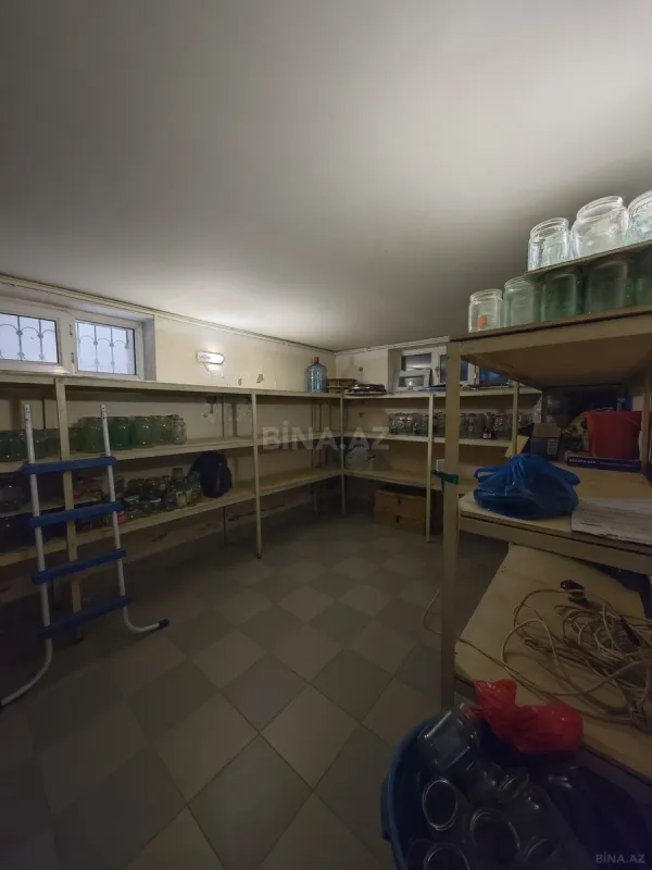 Satılır 12 otaqlı həyət evi 430 m²