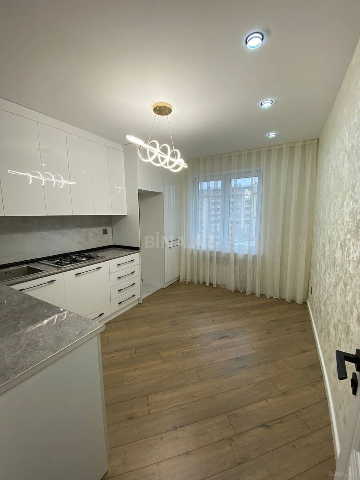 Satılır 2 otaqlı mənzil 65 m²