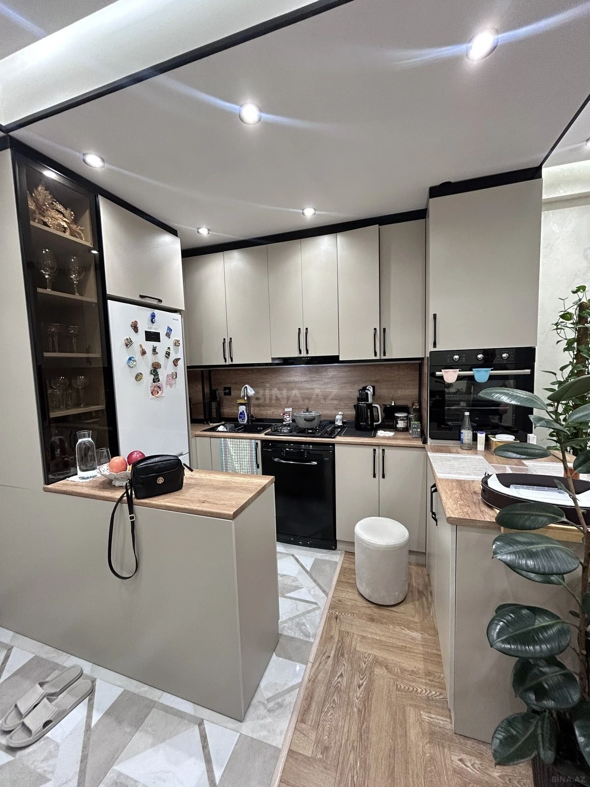 Kirayə verilir 2 otaqlı mənzil 65 m²