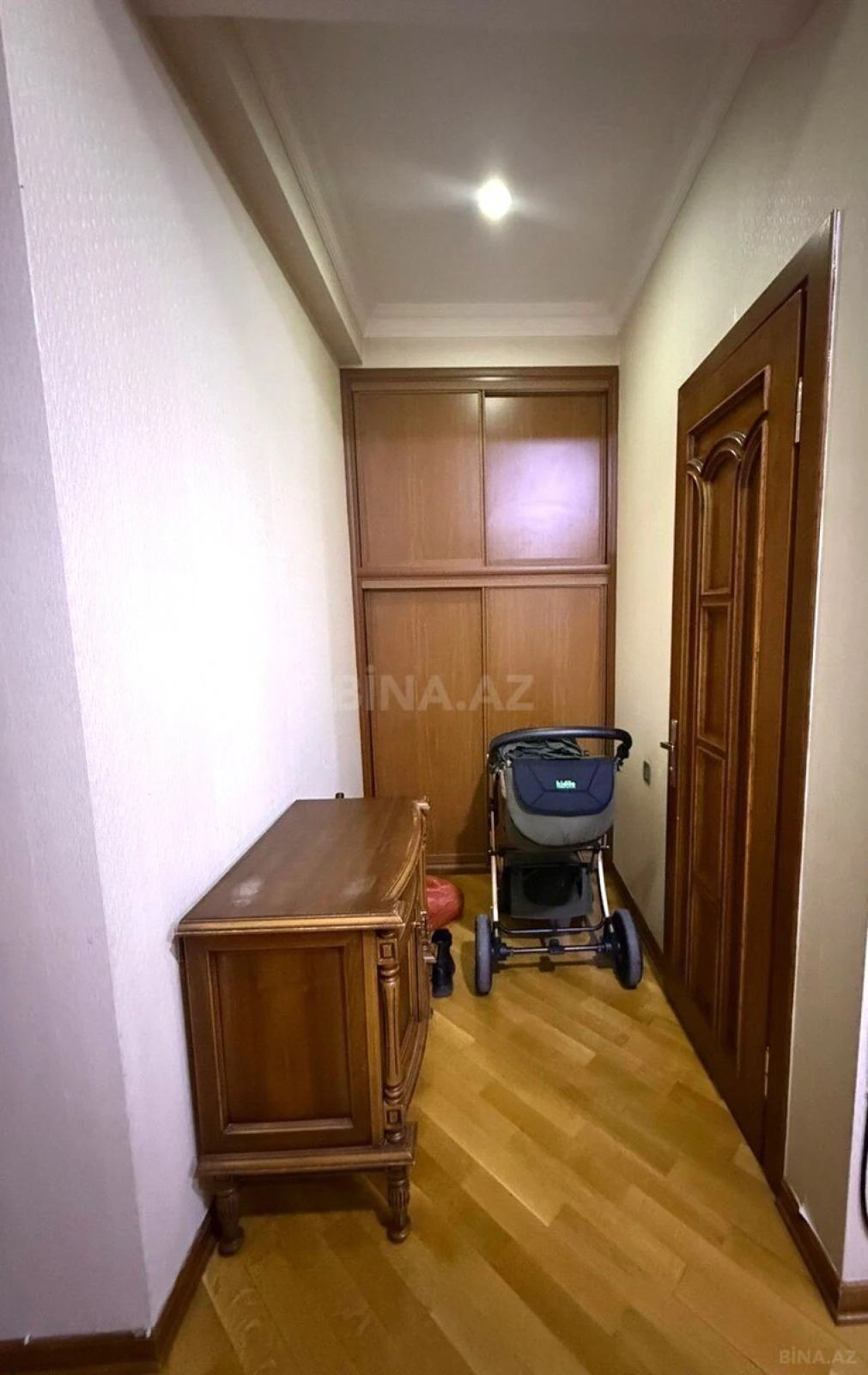 Satılır 4 otaqlı mənzil 138 m²