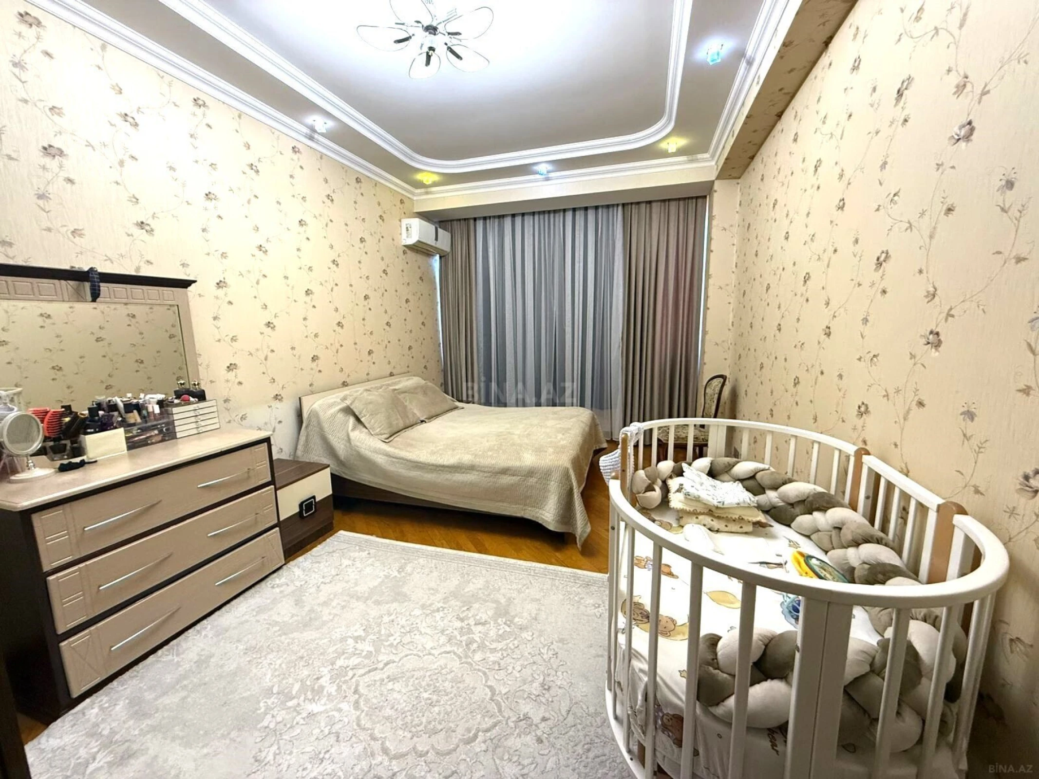 Satılır 4 otaqlı mənzil 138 m²