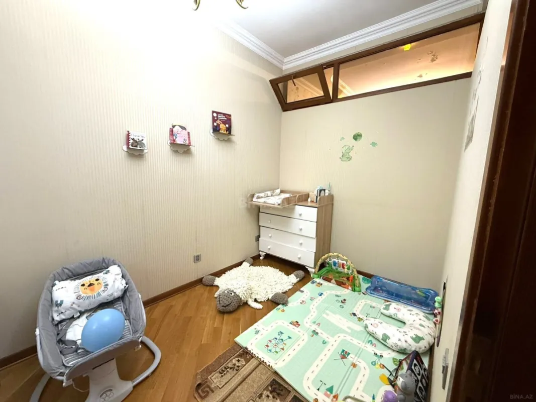 Satılır 4 otaqlı mənzil 138 m²