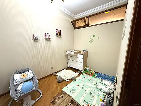 Satılır 4 otaqlı mənzil 138 m²