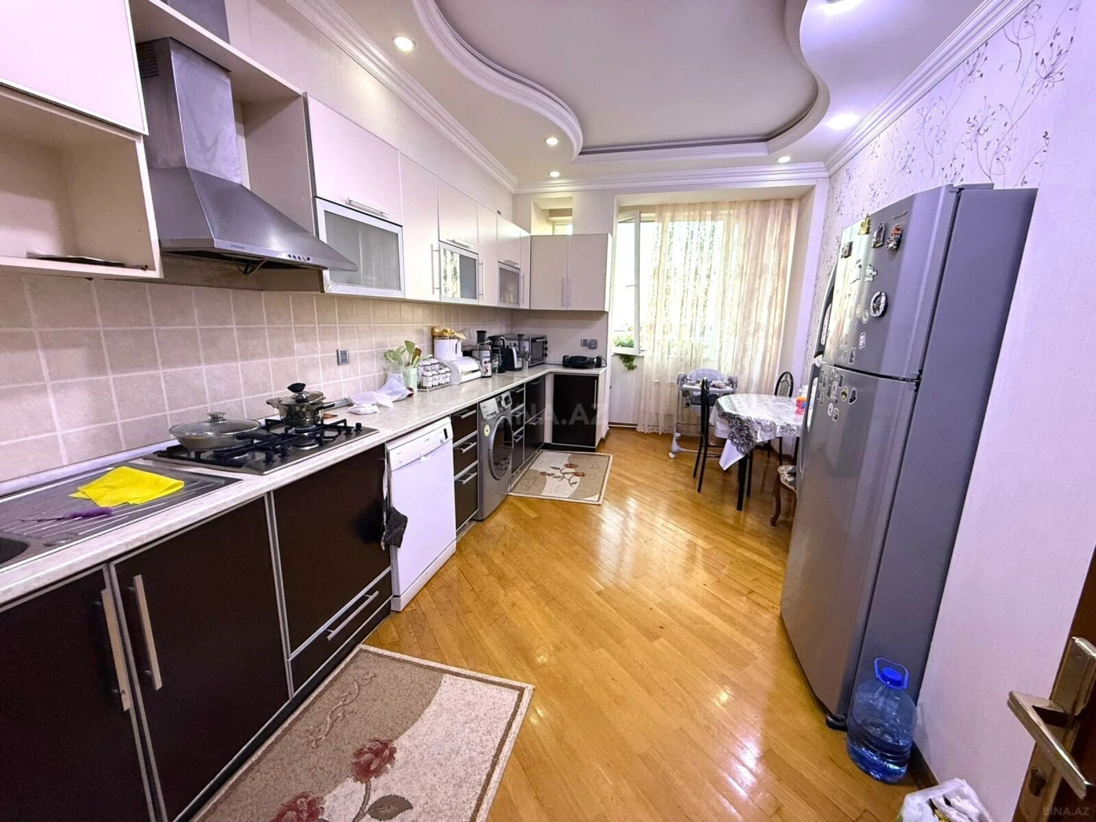 Satılır 4 otaqlı mənzil 138 m²