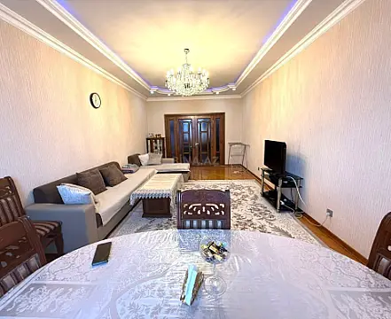 Satılır 4 otaqlı mənzil 138 m²