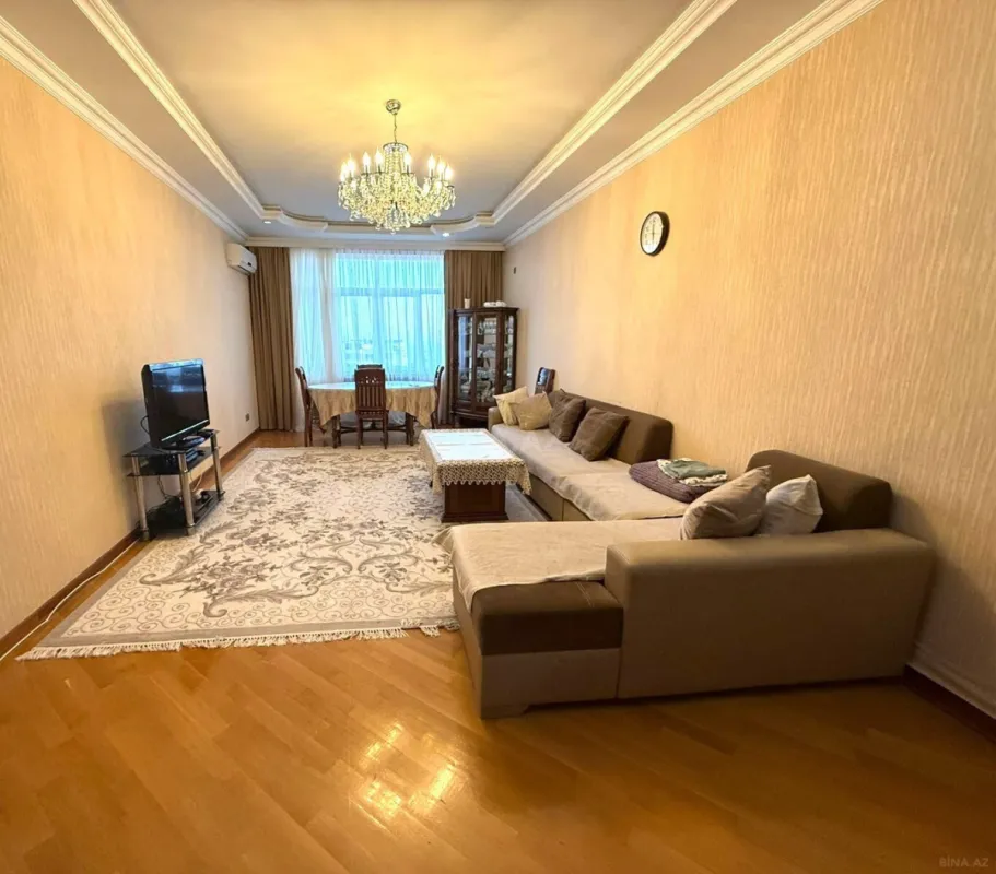 Satılır 4 otaqlı mənzil 138 m²