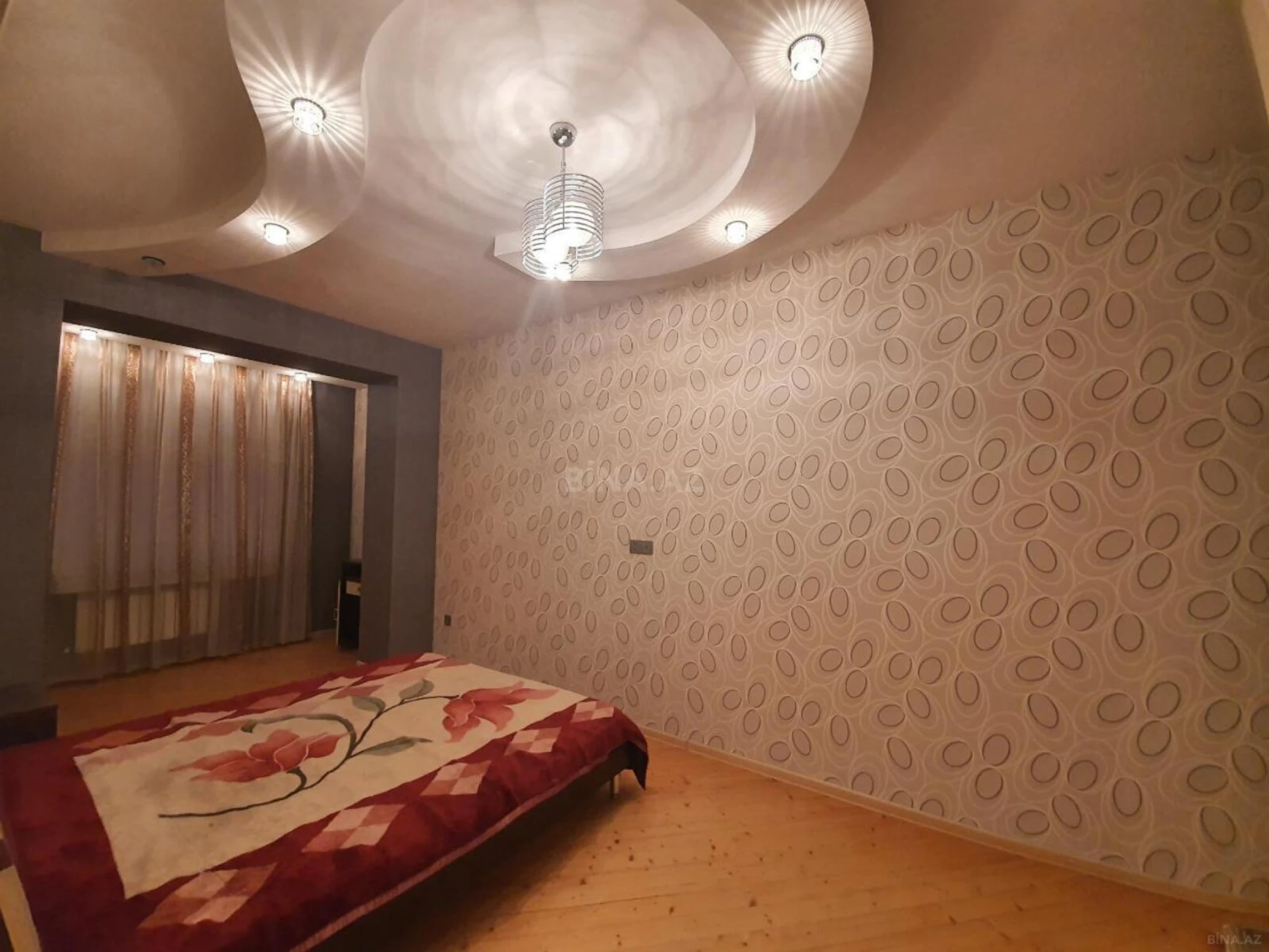 Satılır 3 otaqlı mənzil 130 m²