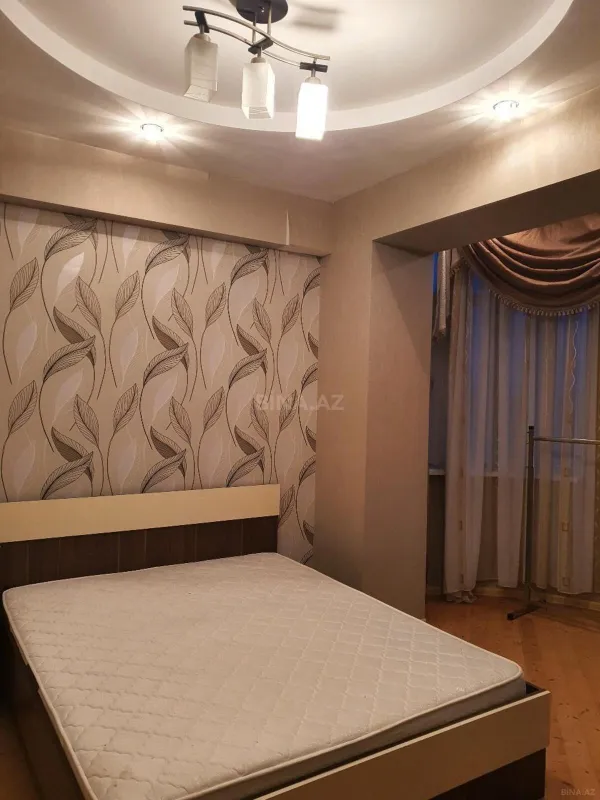 Satılır 3 otaqlı mənzil 130 m²
