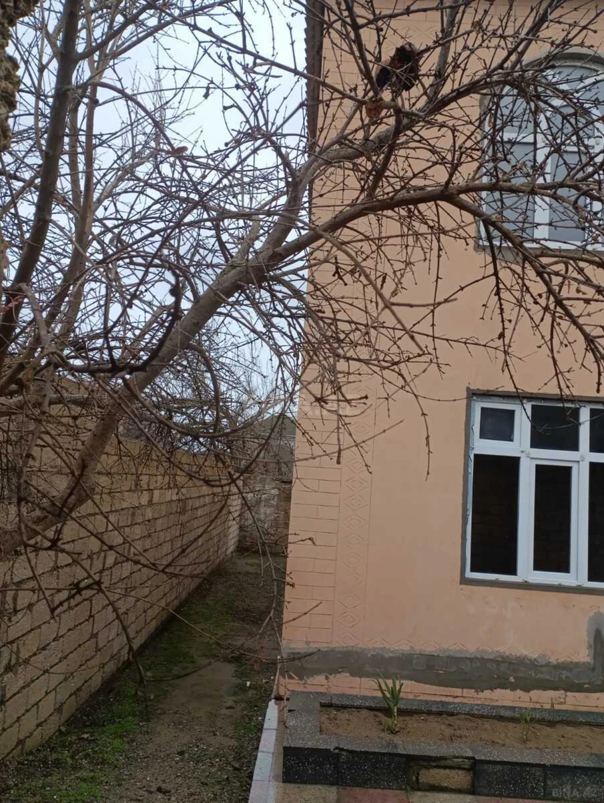 Satılır 8 otaqlı həyət evi 300 m²