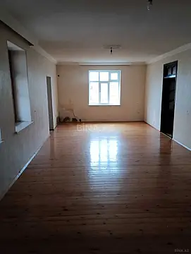 Satılır 8 otaqlı həyət evi 300 m²