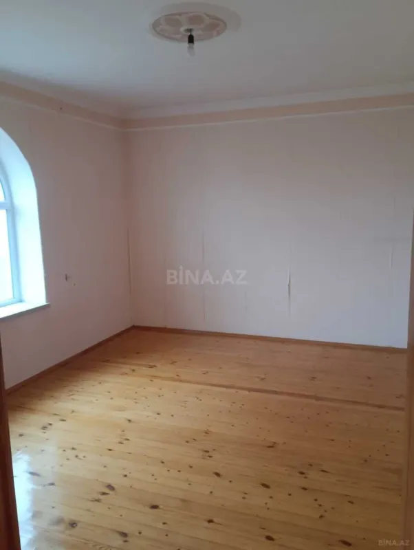 Satılır 8 otaqlı həyət evi 300 m²
