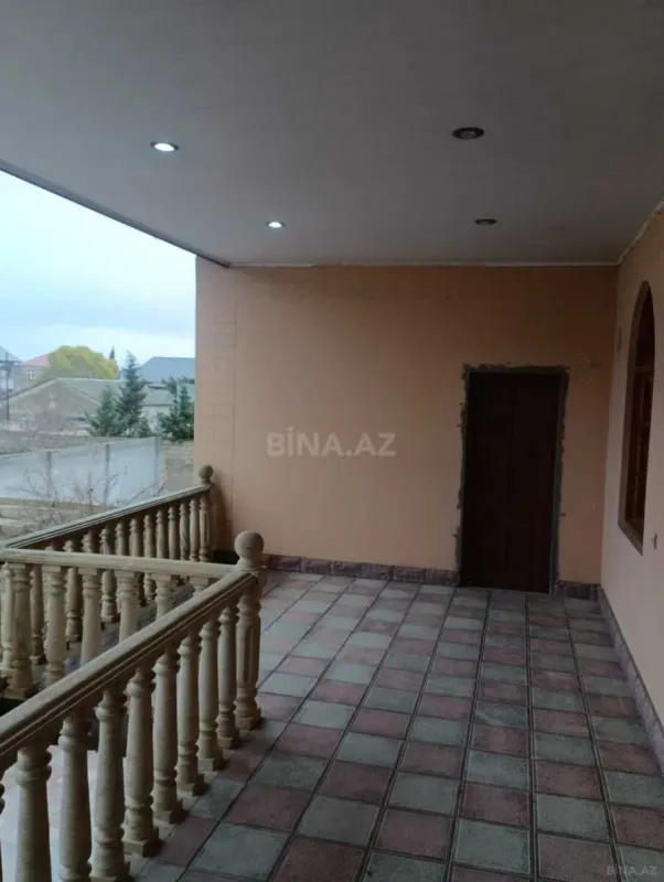 Satılır 8 otaqlı həyət evi 300 m²