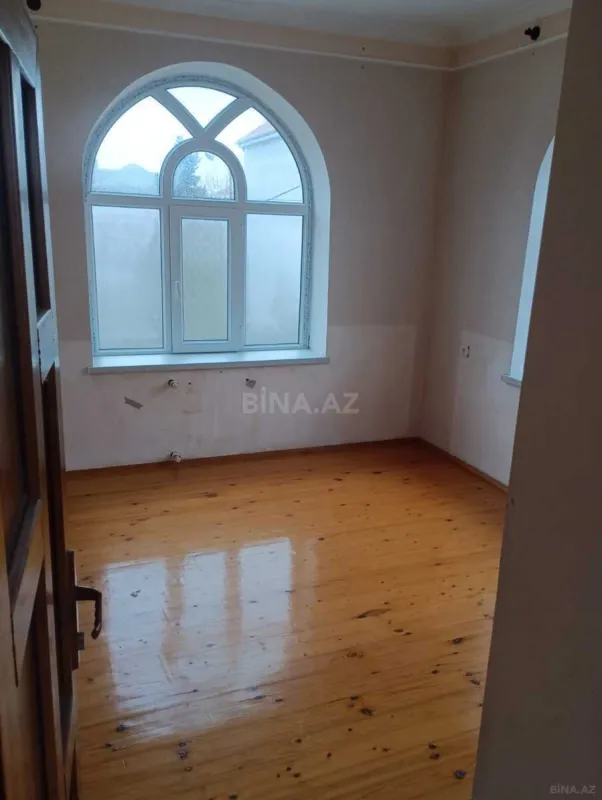 Satılır 8 otaqlı həyət evi 300 m²