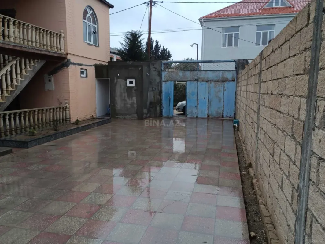 Satılır 8 otaqlı həyət evi 300 m²