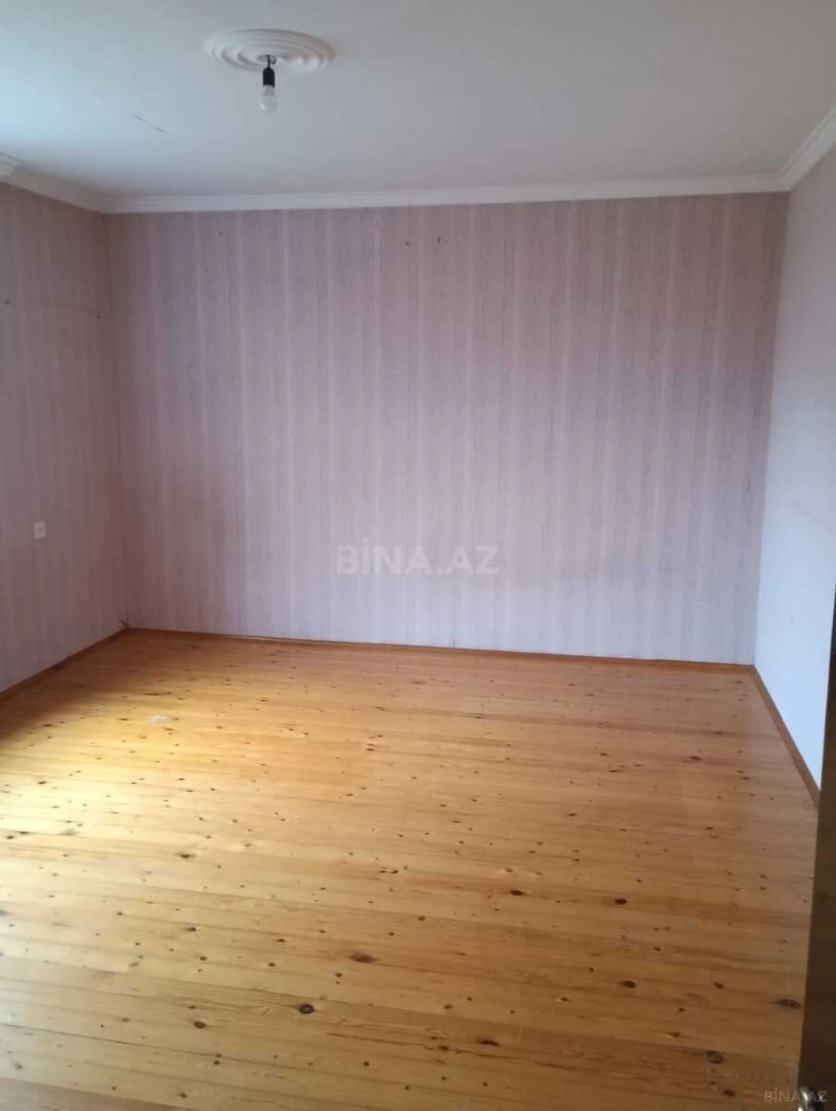 Satılır 8 otaqlı həyət evi 300 m²