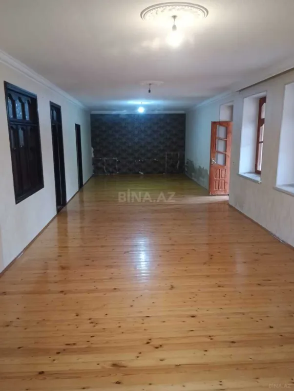 Satılır 8 otaqlı həyət evi 300 m²