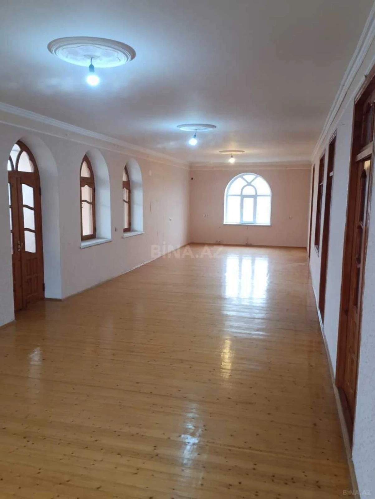Satılır 8 otaqlı həyət evi 300 m²