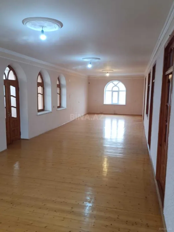 Satılır 8 otaqlı həyət evi 300 m²