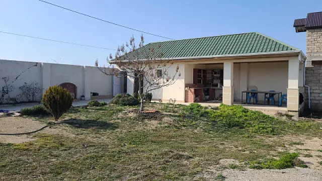 Satılır 4 otaqlı həyət evi 200 m²