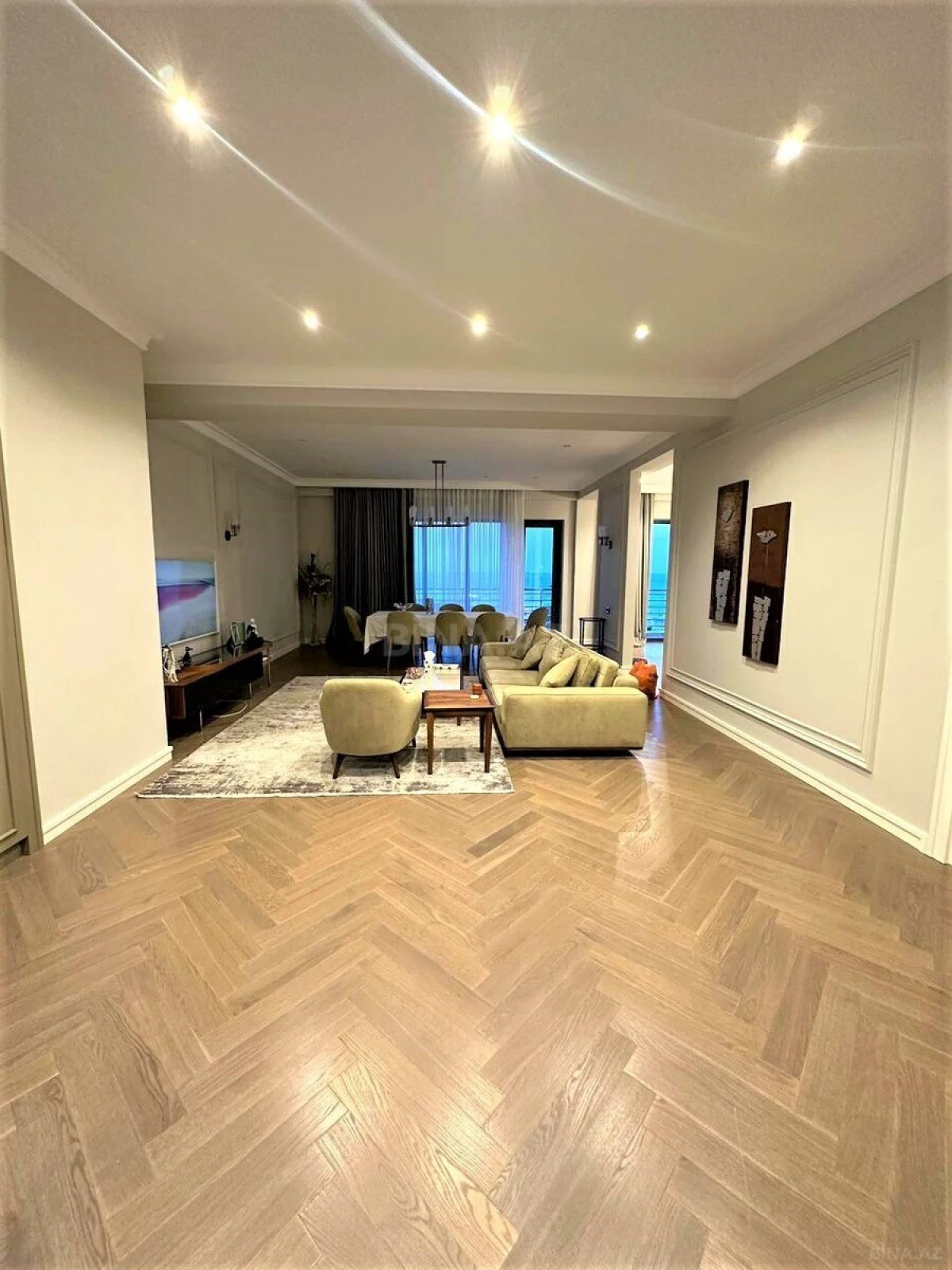 Kirayə verilir 3 otaqlı mənzil 190 m²