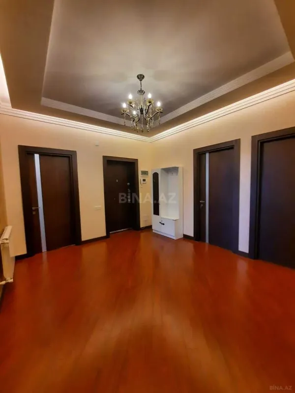 Kirayə verilir 3 otaqlı mənzil 133 m²