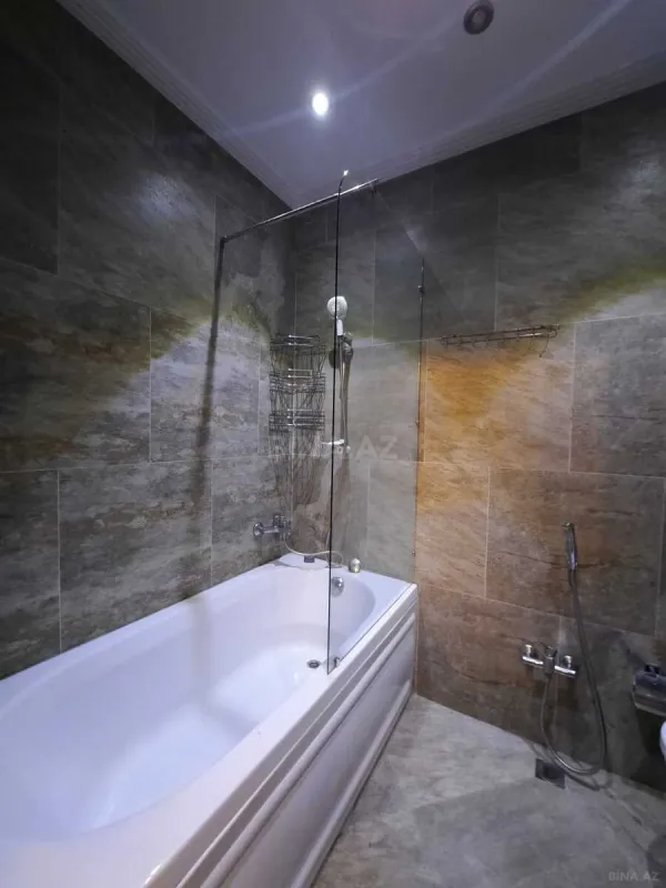 Kirayə verilir 3 otaqlı mənzil 133 m²