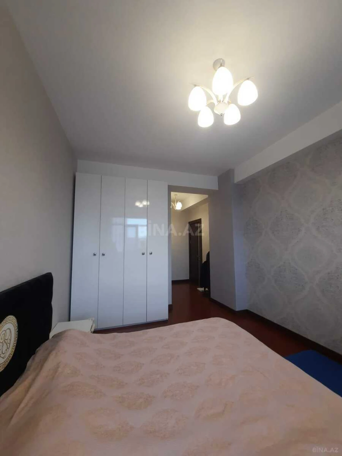 Kirayə verilir 3 otaqlı mənzil 133 m²