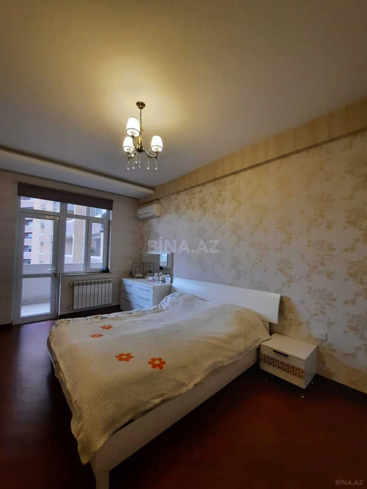 Kirayə verilir 3 otaqlı mənzil 133 m²