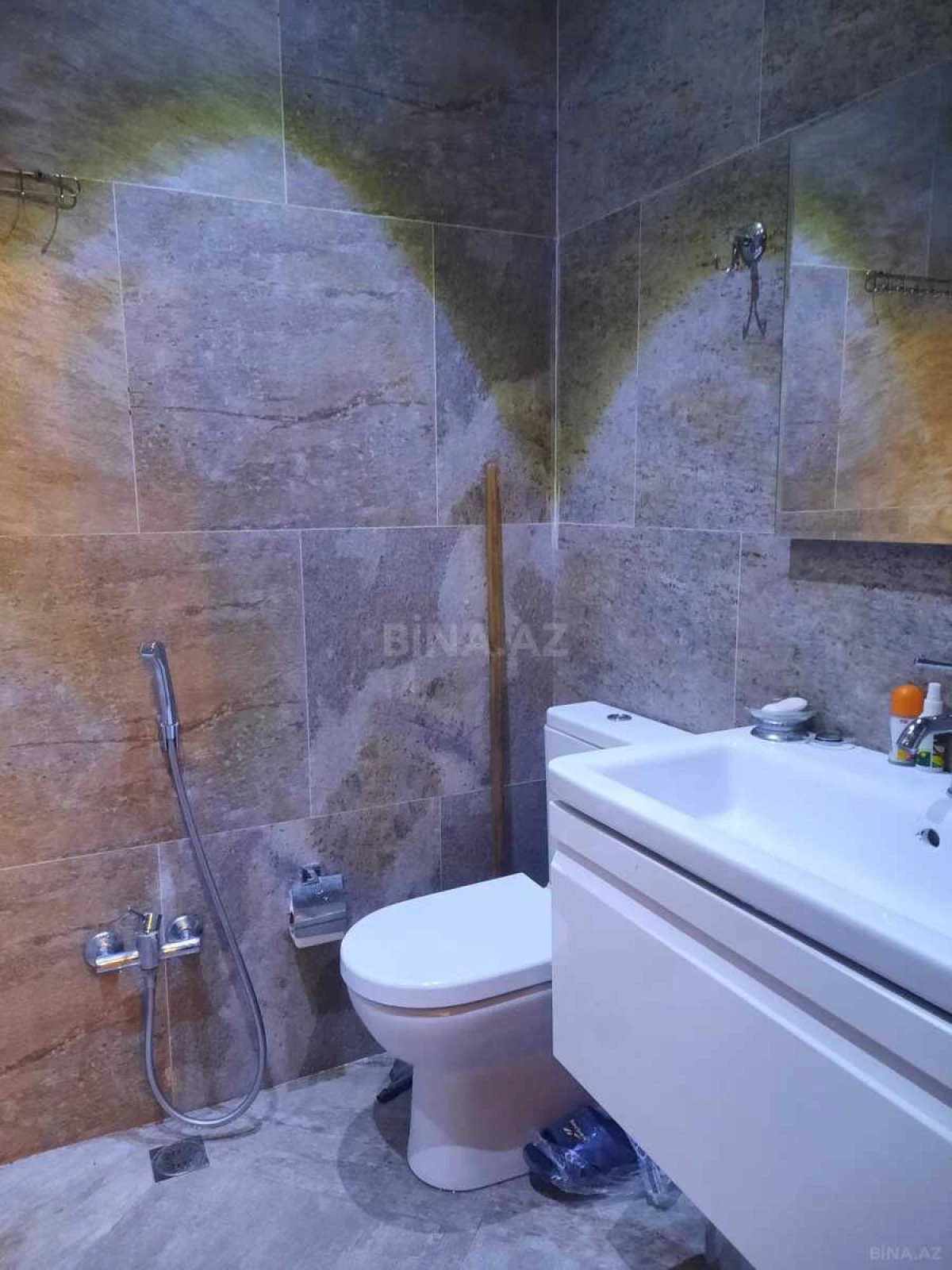 Kirayə verilir 3 otaqlı mənzil 133 m²