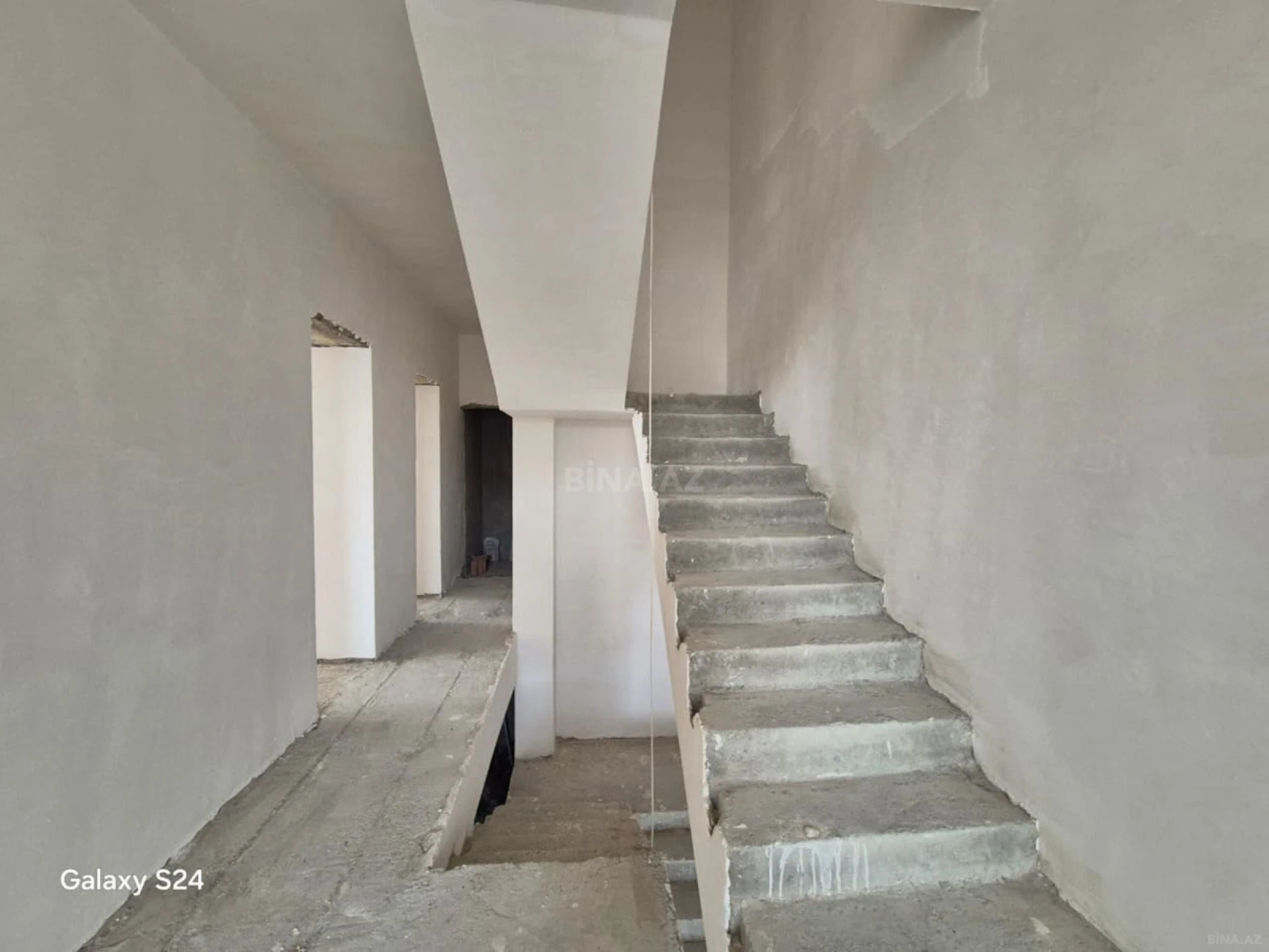 Satılır 6 otaqlı həyət evi 400 m²