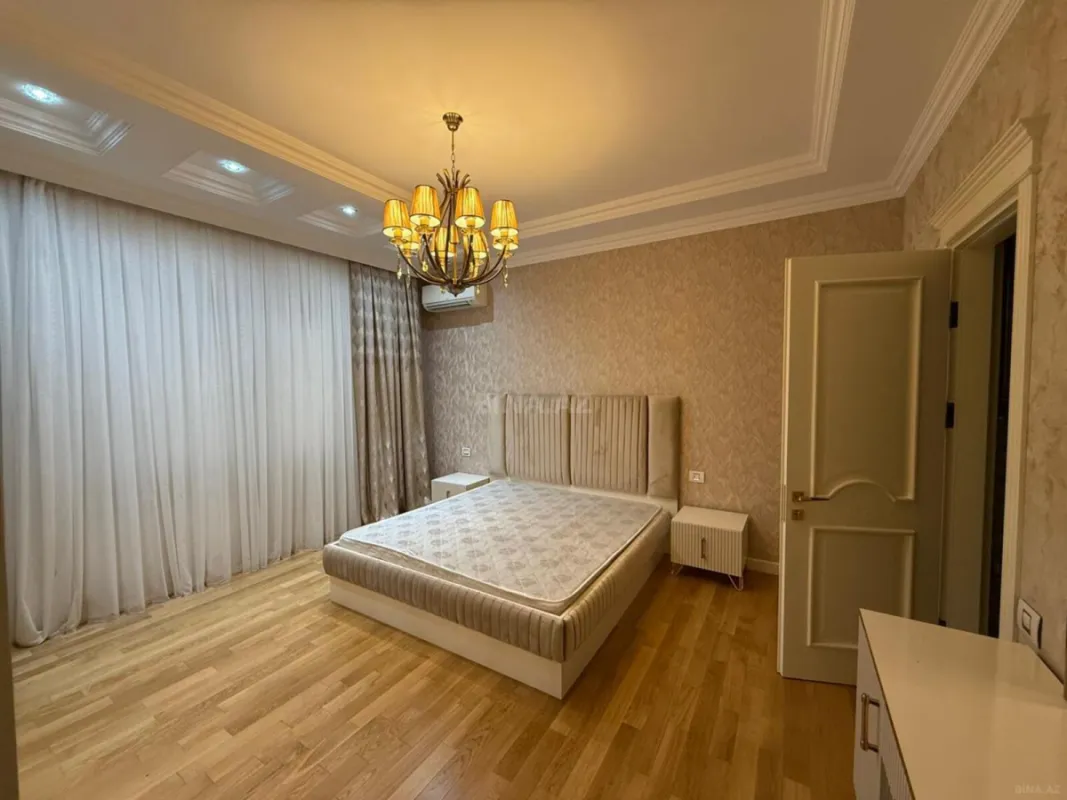 Satılır 4 otaqlı mənzil 185 m²