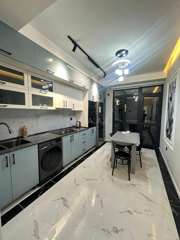 Kirayə verilir 3 otaqlı mənzil 120 m²