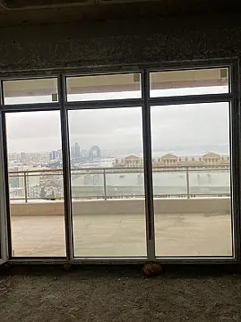 Satılır 4 otaqlı mənzil 214 m²