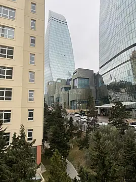 Satılır 4 otaqlı mənzil 214 m²