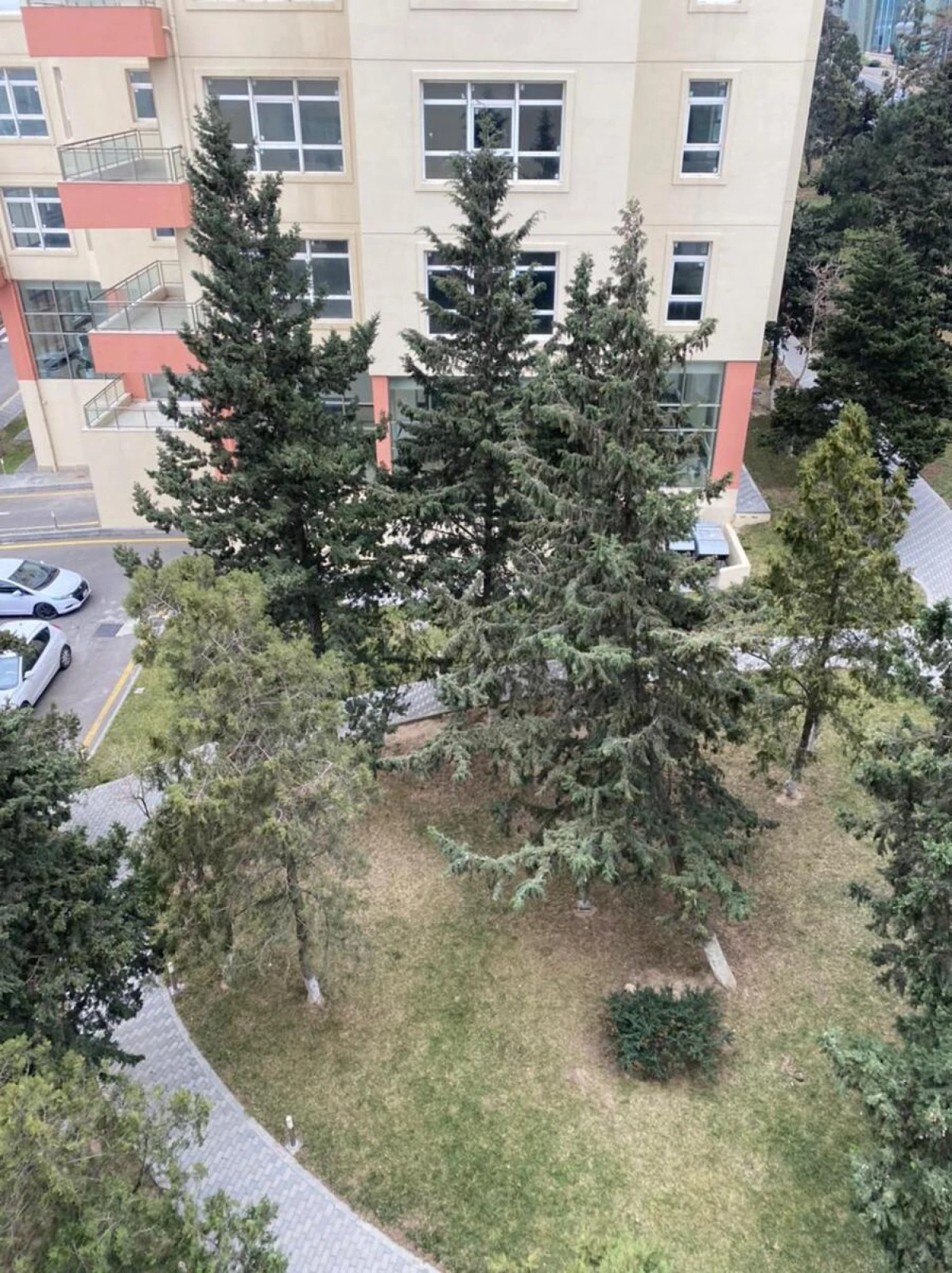 Satılır 4 otaqlı mənzil 214 m²