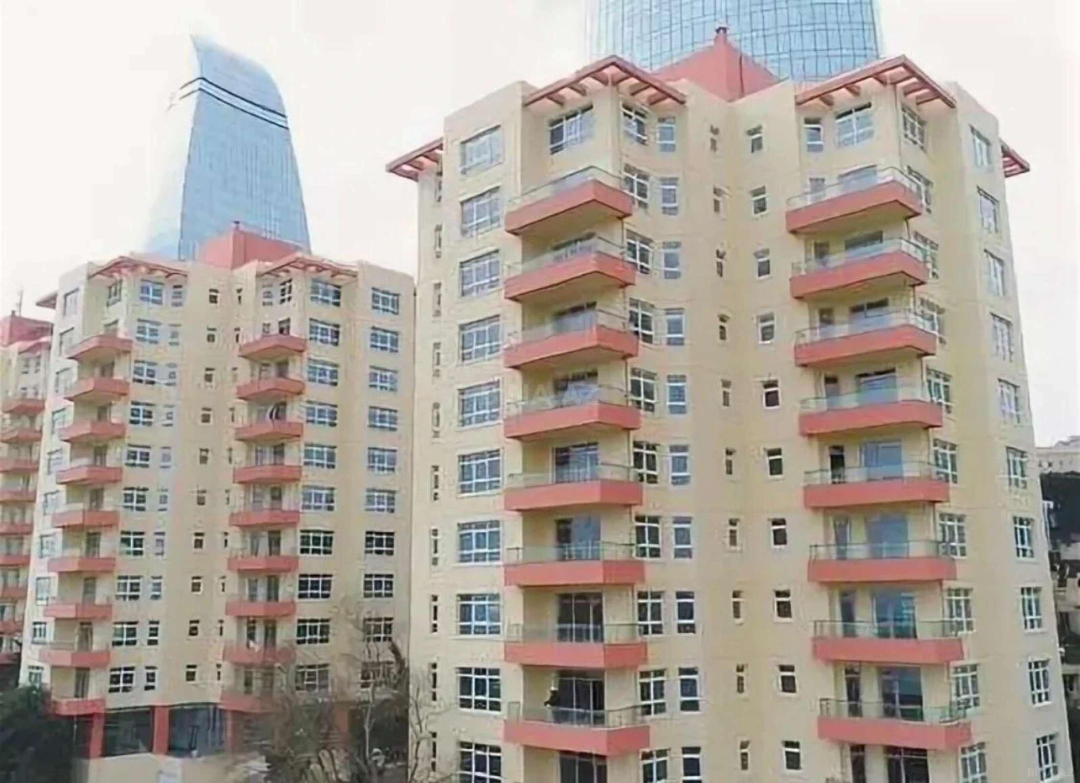 Satılır 4 otaqlı mənzil 214 m²