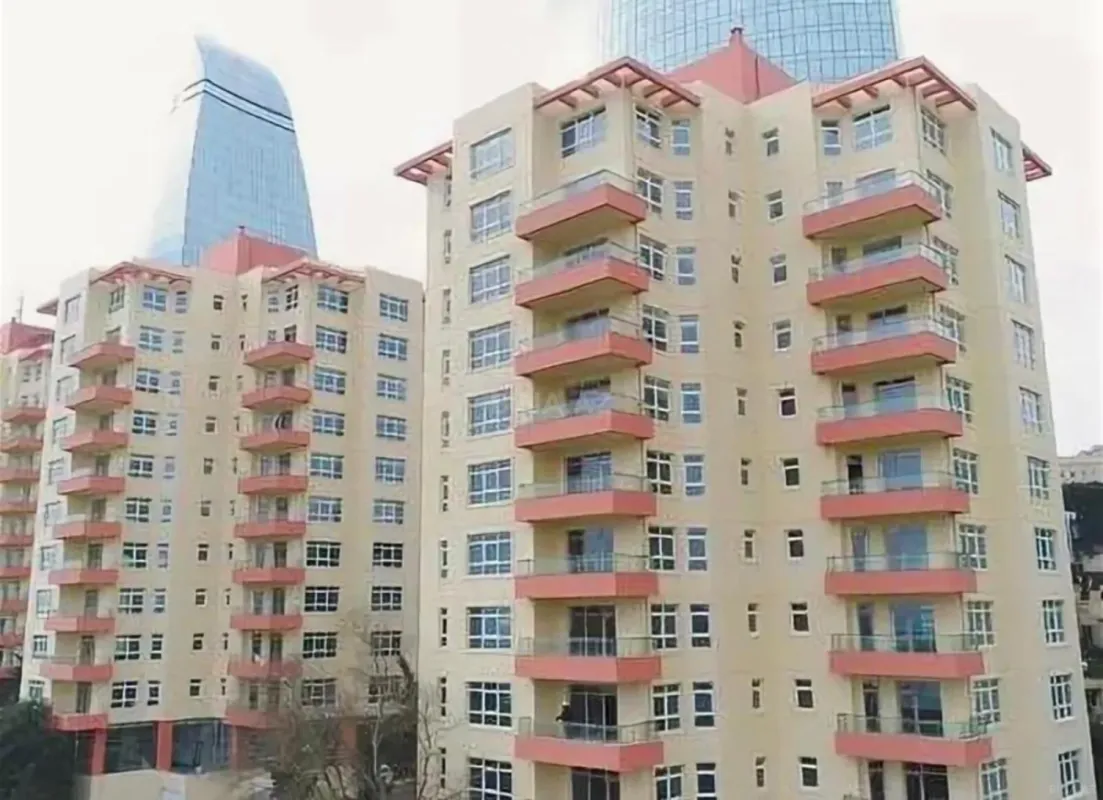 Satılır 4 otaqlı mənzil 214 m²
