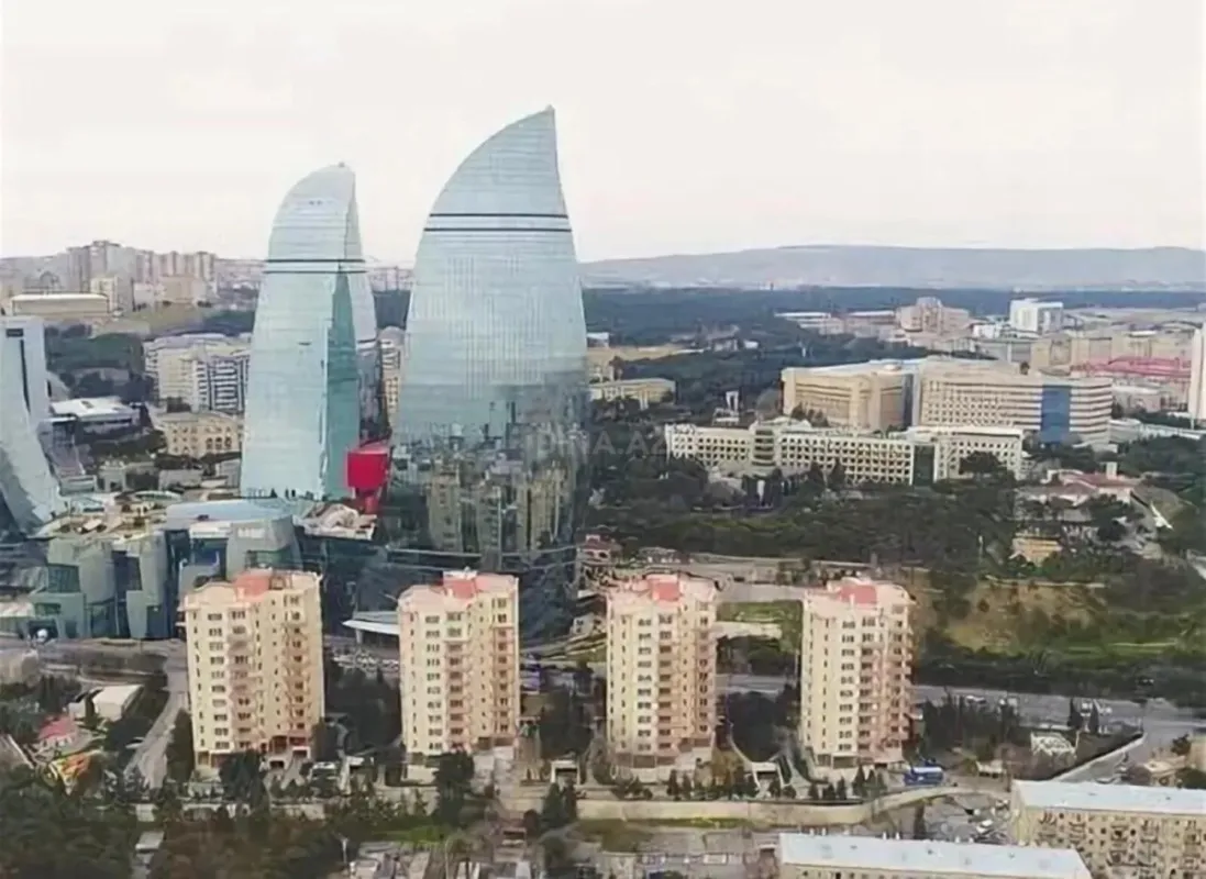 Satılır 4 otaqlı mənzil 214 m²
