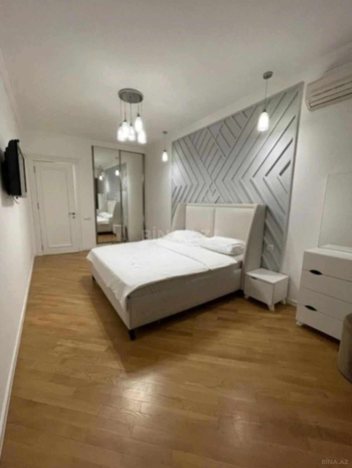 Satılır 2 otaqlı mənzil 75 m²