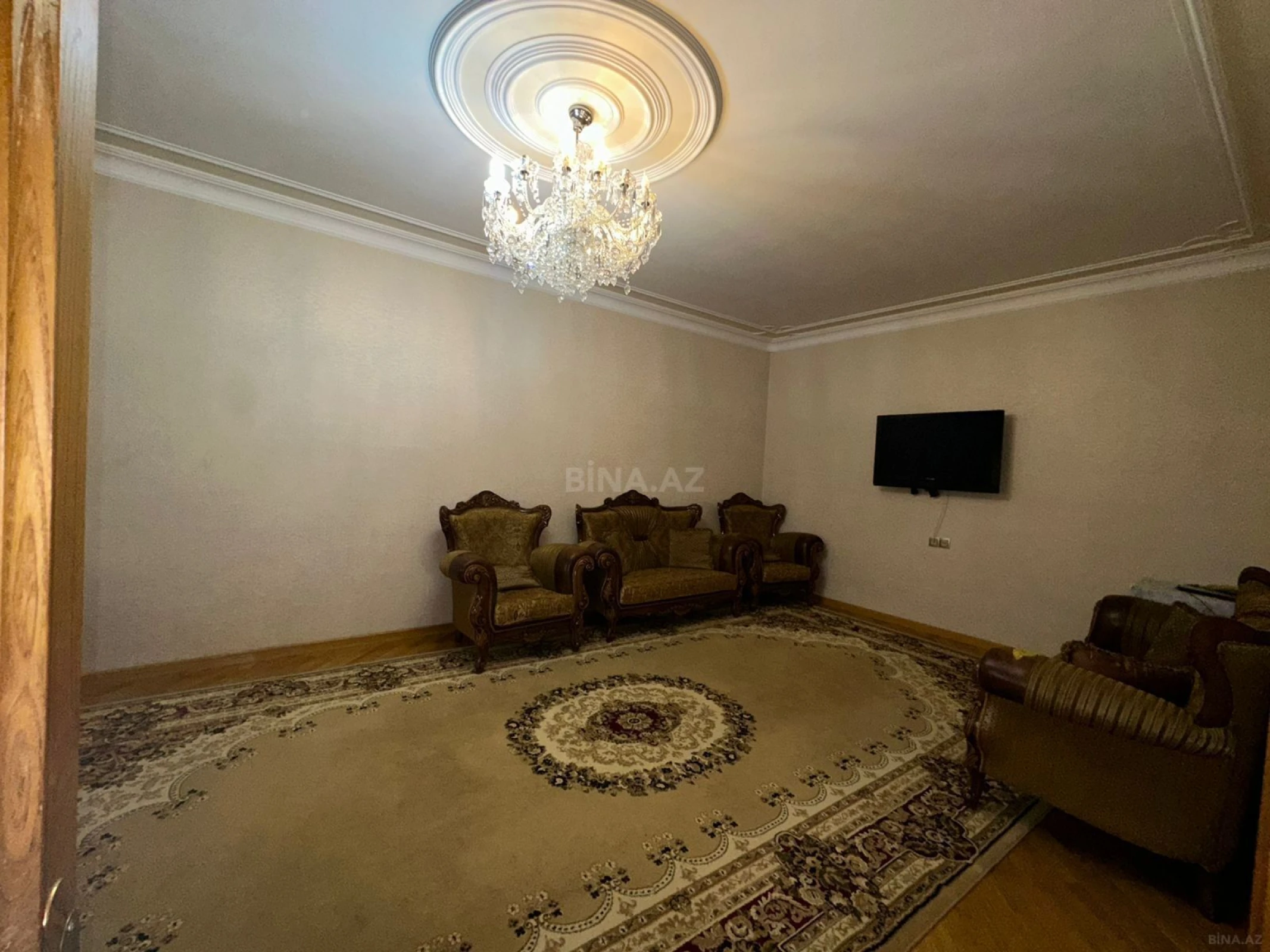 Kirayə verilir 6 otaqlı həyət evi 650 m²