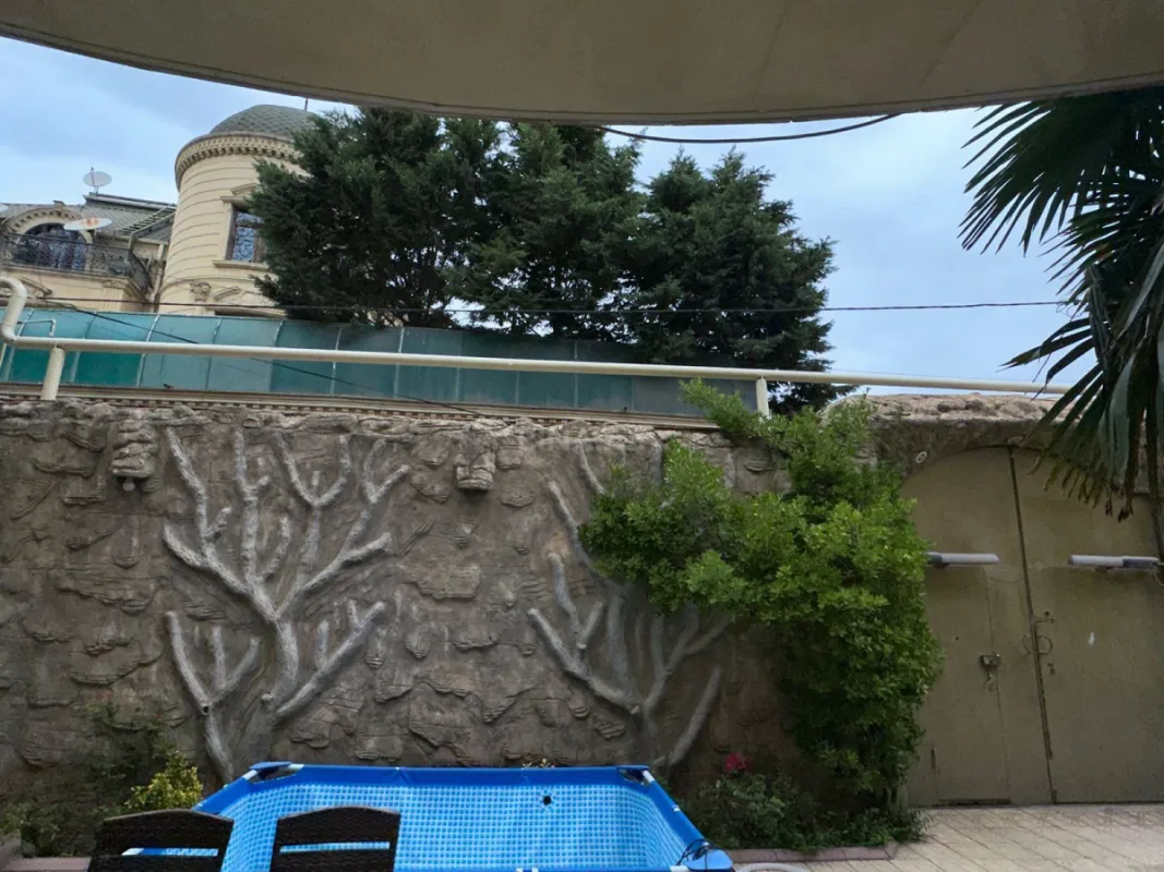 Kirayə verilir 6 otaqlı həyət evi 650 m²