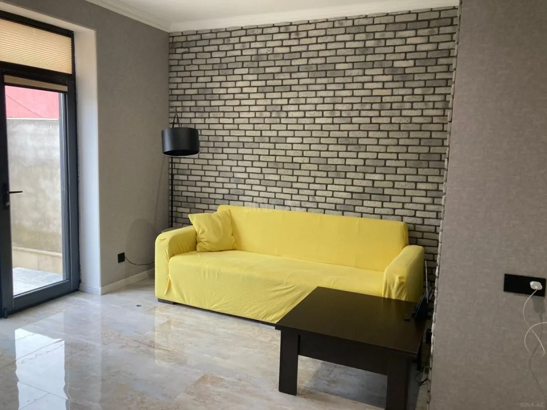 Satılır 5 otaqlı həyət evi 215 m²