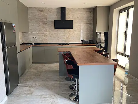 Satılır 5 otaqlı həyət evi 215 m²