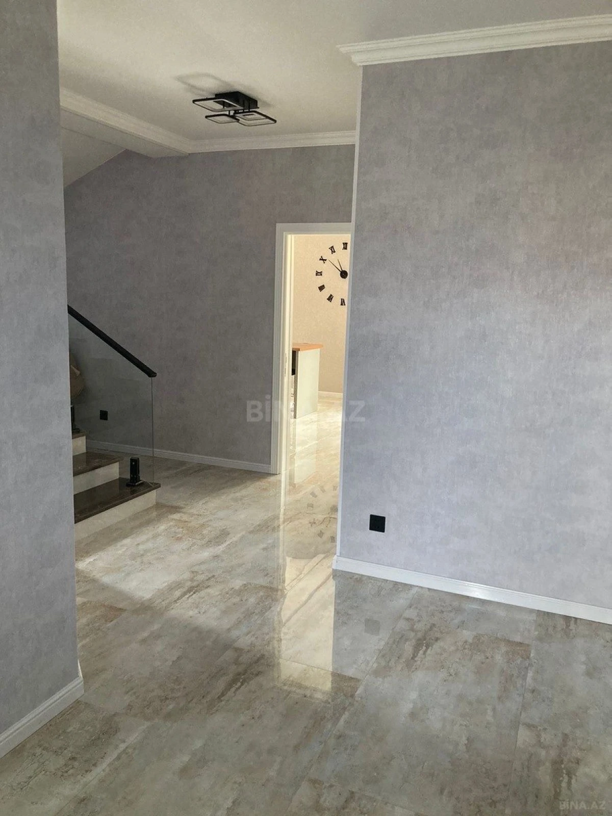 Satılır 5 otaqlı həyət evi 215 m²