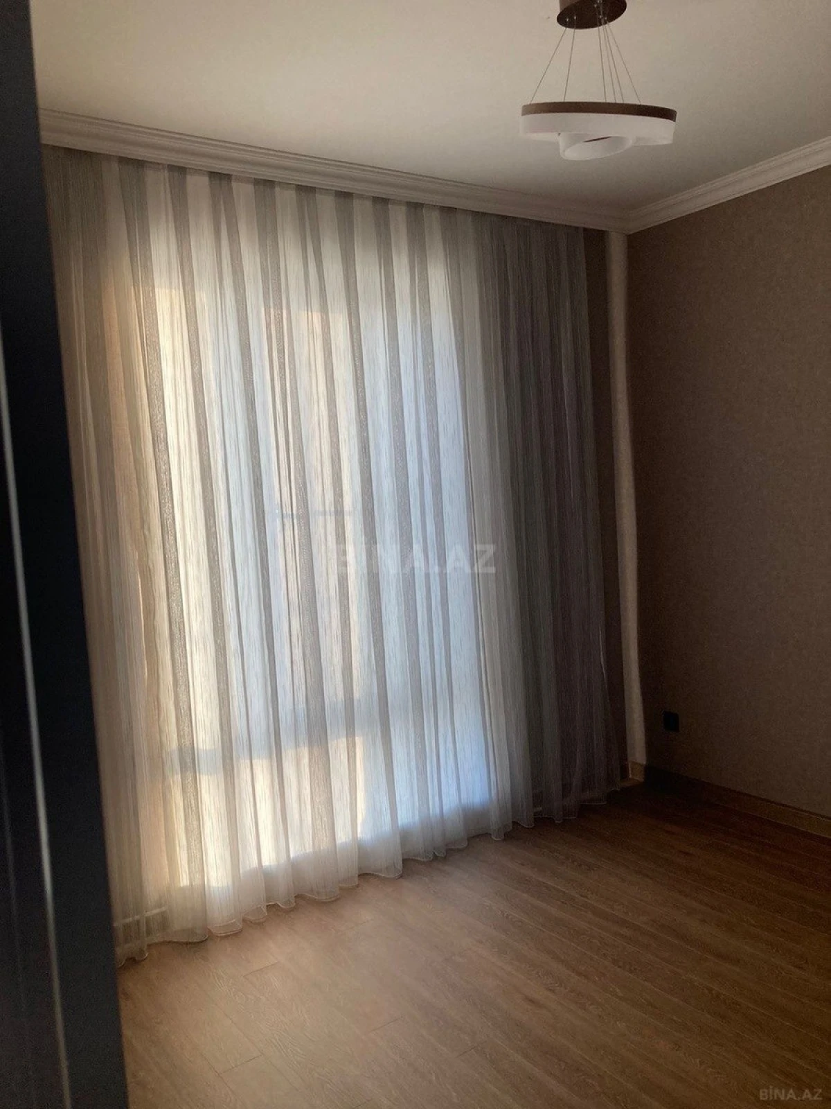 Satılır 5 otaqlı həyət evi 215 m²