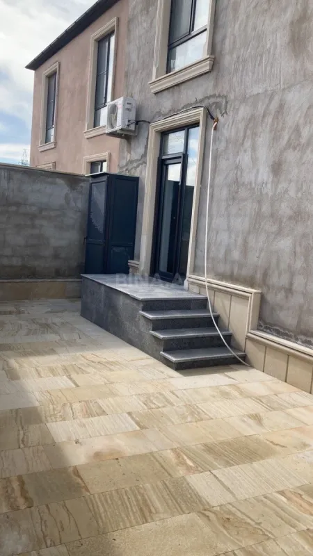 Satılır 5 otaqlı həyət evi 215 m²